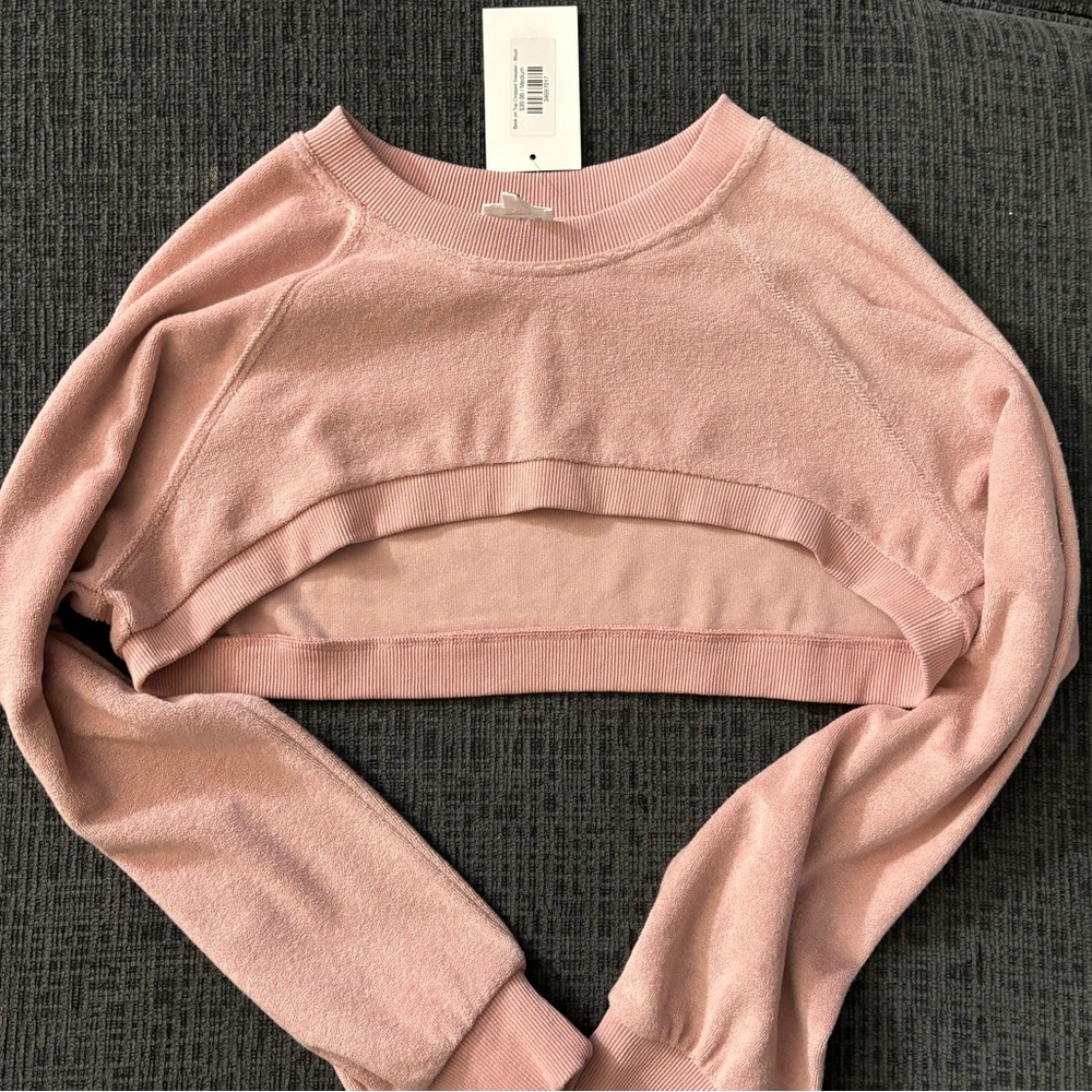 Cropped pink sweatshirt